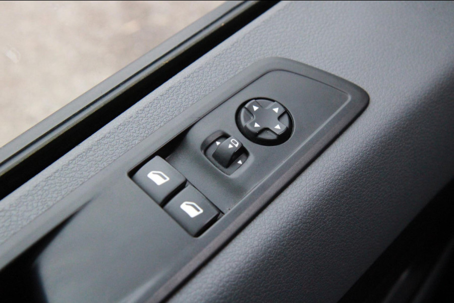 Peugeot Expert 2.0 BlueHDI 122PK L2H1 / Trekhaak / Camera / 3 zits