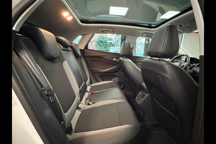 Opel Grandland X 1.2 Turbo Business Executive AUT. PANORAMADAK CRUISE NAVIGATIE APPLE CARPLAY LANE-ASSIST STOEL/STUURVERWARMING