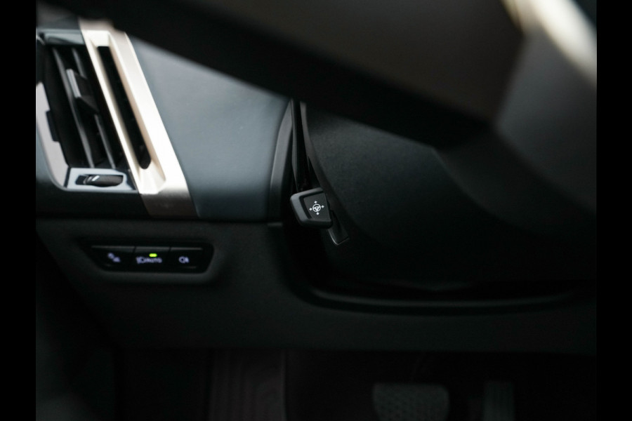 BMW iX xDrive40 High Executive 77 kWh ( 3-Fase ) {SOH-100%} (INCL-BTW) Aut. *PANO | HEAD-UP | HARMAN/KARDON-SURROUND | SOFT-CLOSE | DAB+ | DIGI-COCKPIT | HEATED-COMFORTSEATS | FULL-LED | CARPLAY | TOWBAR | AMBIENT-LIGHT | TOPVIEW | MEMORY-PACK |