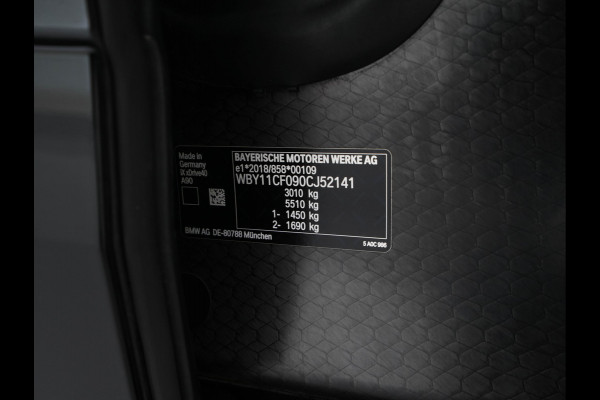 BMW iX xDrive40 High Executive 77 kWh ( 3-Fase ) {SOH-100%} (INCL-BTW) Aut. *PANO | HEAD-UP | HARMAN/KARDON-SURROUND | SOFT-CLOSE | DAB+ | DIGI-COCKPIT | HEATED-COMFORTSEATS | FULL-LED | CARPLAY | TOWBAR | AMBIENT-LIGHT | TOPVIEW | MEMORY-PACK |