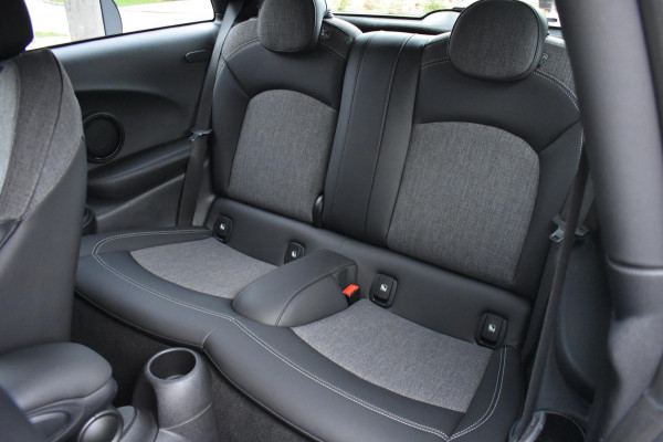 MINI Mini 1.5 Cooper APPLE CARPLAY | STUUR / STOELVERWARMING | DEALER ONDERHOUDEN | SFEERVERLICHTING | NAVIGATIE