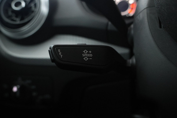 Audi Q2 30 TFSI S Edition Virtual cockpit, Leer, Panorama,