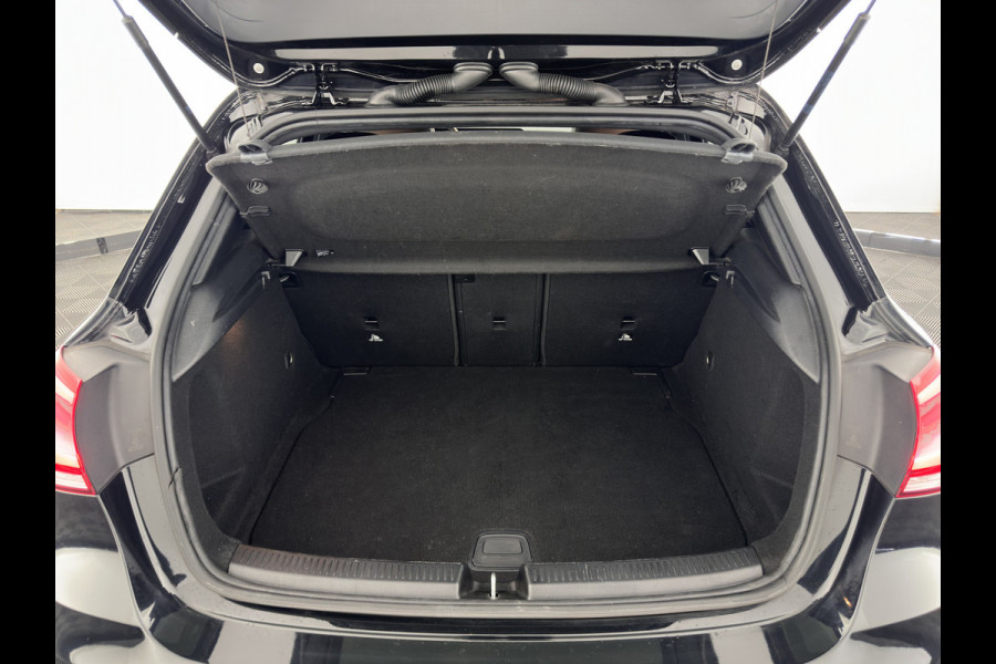 Mercedes-Benz A-Klasse 160 AMG-Sportpack Business-Solution (INCL-BTW) *WIDESCREEN-DIGI-COCKPIT | FULL-LED | LEATHER-MICROFIBRE | CAMERA | DYNAMIC-SELECT | CRUISE | HEATED-SPORTSEATS | PRIVACY-GLASS | DAB | AMBIENT-LIGHT | 18"ALU*