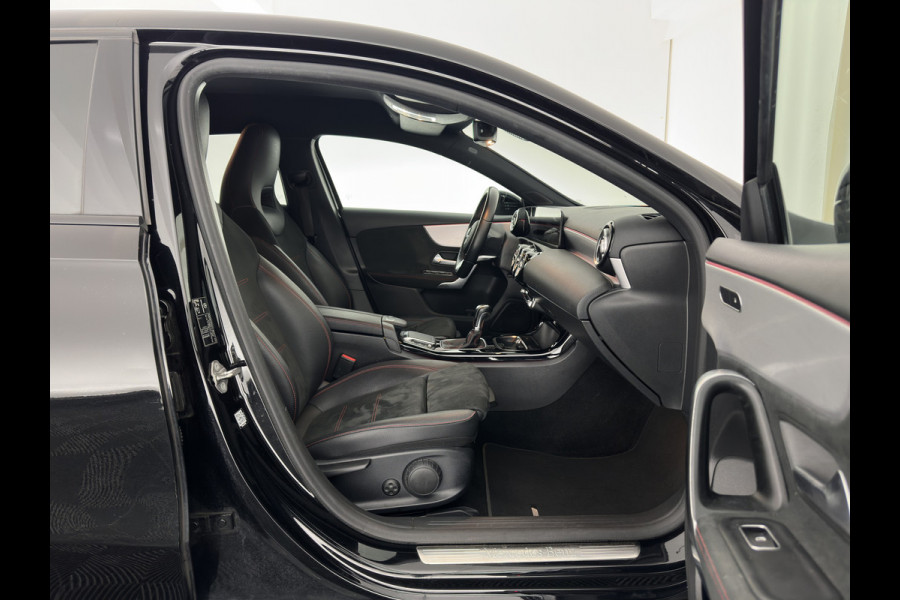 Mercedes-Benz A-Klasse 160 AMG-Sportpack Business-Solution (INCL-BTW) *WIDESCREEN-DIGI-COCKPIT | FULL-LED | LEATHER-MICROFIBRE | CAMERA | DYNAMIC-SELECT | CRUISE | HEATED-SPORTSEATS | PRIVACY-GLASS | DAB | AMBIENT-LIGHT | 18"ALU*