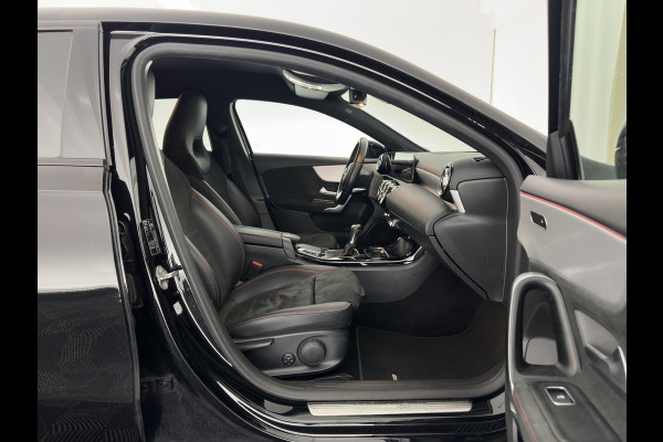 Mercedes-Benz A-Klasse 160 AMG-Sportpack Business-Solution (INCL-BTW) *WIDESCREEN-DIGI-COCKPIT | FULL-LED | LEATHER-MICROFIBRE | CAMERA | DYNAMIC-SELECT | CRUISE | HEATED-SPORTSEATS | PRIVACY-GLASS | DAB | AMBIENT-LIGHT | 18"ALU*