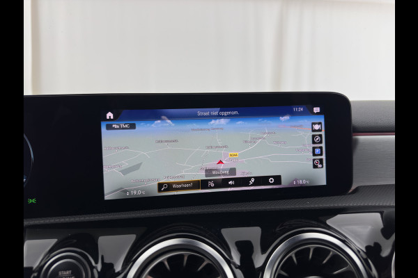 Mercedes-Benz A-Klasse 160 AMG-Sportpack Business-Solution (INCL-BTW) *WIDESCREEN-DIGI-COCKPIT | FULL-LED | LEATHER-MICROFIBRE | CAMERA | DYNAMIC-SELECT | CRUISE | HEATED-SPORTSEATS | PRIVACY-GLASS | DAB | AMBIENT-LIGHT | 18"ALU*