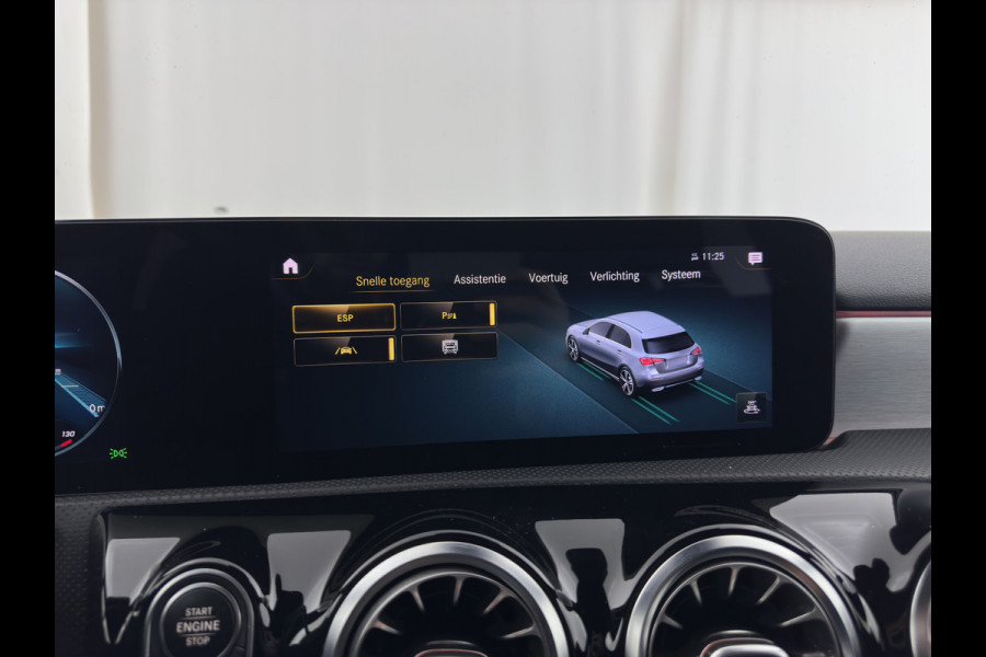 Mercedes-Benz A-Klasse 160 AMG-Sportpack Business-Solution (INCL-BTW) *WIDESCREEN-DIGI-COCKPIT | FULL-LED | LEATHER-MICROFIBRE | CAMERA | DYNAMIC-SELECT | CRUISE | HEATED-SPORTSEATS | PRIVACY-GLASS | DAB | AMBIENT-LIGHT | 18"ALU*