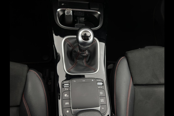 Mercedes-Benz A-Klasse 160 AMG-Sportpack Business-Solution (INCL-BTW) *WIDESCREEN-DIGI-COCKPIT | FULL-LED | LEATHER-MICROFIBRE | CAMERA | DYNAMIC-SELECT | CRUISE | HEATED-SPORTSEATS | PRIVACY-GLASS | DAB | AMBIENT-LIGHT | 18"ALU*