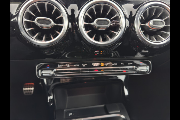 Mercedes-Benz A-Klasse 160 AMG-Sportpack Business-Solution (INCL-BTW) *WIDESCREEN-DIGI-COCKPIT | FULL-LED | LEATHER-MICROFIBRE | CAMERA | DYNAMIC-SELECT | CRUISE | HEATED-SPORTSEATS | PRIVACY-GLASS | DAB | AMBIENT-LIGHT | 18"ALU*