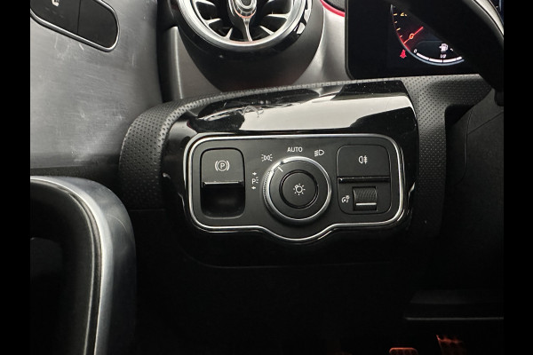 Mercedes-Benz A-Klasse 160 AMG-Sportpack Business-Solution (INCL-BTW) *WIDESCREEN-DIGI-COCKPIT | FULL-LED | LEATHER-MICROFIBRE | CAMERA | DYNAMIC-SELECT | CRUISE | HEATED-SPORTSEATS | PRIVACY-GLASS | DAB | AMBIENT-LIGHT | 18"ALU*