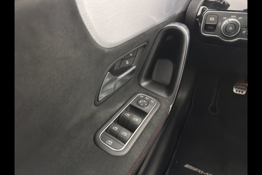 Mercedes-Benz A-Klasse 160 AMG-Sportpack Business-Solution (INCL-BTW) *WIDESCREEN-DIGI-COCKPIT | FULL-LED | LEATHER-MICROFIBRE | CAMERA | DYNAMIC-SELECT | CRUISE | HEATED-SPORTSEATS | PRIVACY-GLASS | DAB | AMBIENT-LIGHT | 18"ALU*