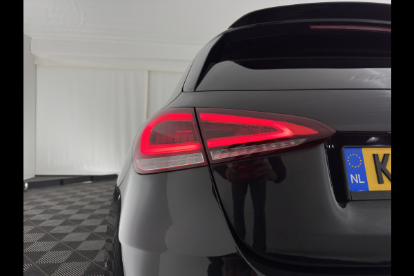 Mercedes-Benz A-Klasse 160 AMG-Sportpack Business-Solution (INCL-BTW) *WIDESCREEN-DIGI-COCKPIT | FULL-LED | LEATHER-MICROFIBRE | CAMERA | DYNAMIC-SELECT | CRUISE | HEATED-SPORTSEATS | PRIVACY-GLASS | DAB | AMBIENT-LIGHT | 18"ALU*