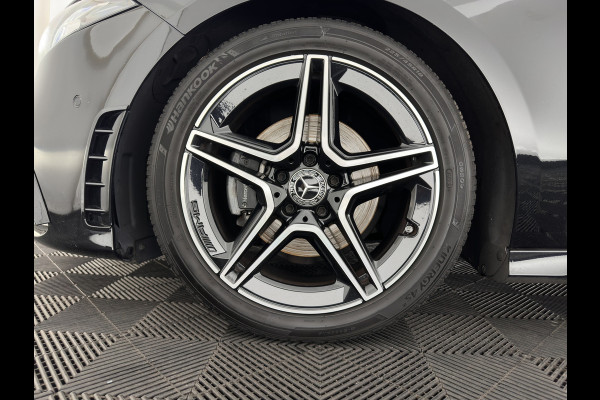 Mercedes-Benz A-Klasse 160 AMG-Sportpack Business-Solution (INCL-BTW) *WIDESCREEN-DIGI-COCKPIT | FULL-LED | LEATHER-MICROFIBRE | CAMERA | DYNAMIC-SELECT | CRUISE | HEATED-SPORTSEATS | PRIVACY-GLASS | DAB | AMBIENT-LIGHT | 18"ALU*