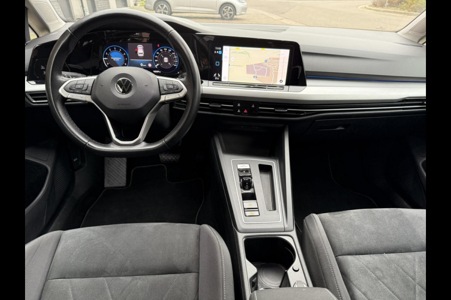 Volkswagen Golf Variant 1.0 eTSI Life / Cruise control adaptief / NAVI + Apple CarPlay - Android / Stuur-Stoel Verwarming + Veloer