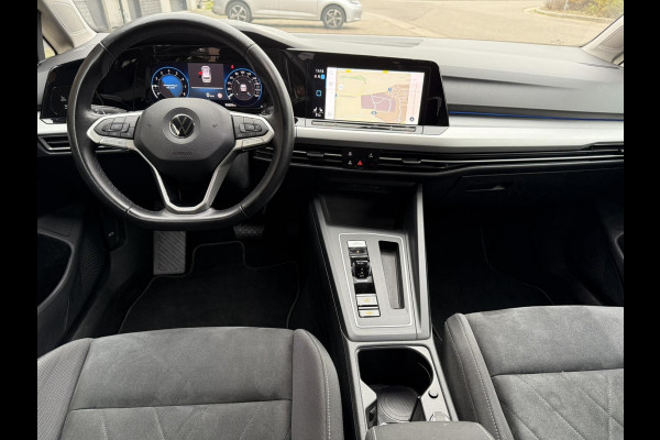 Volkswagen Golf Variant 1.0 eTSI Life / Cruise control adaptief / NAVI + Apple CarPlay - Android / Stuur-Stoel Verwarming + Veloer