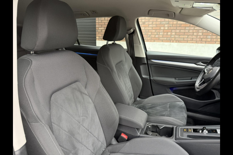 Volkswagen Golf Variant 1.0 eTSI Life / Cruise control adaptief / NAVI + Apple CarPlay - Android / Stuur-Stoel Verwarming + Veloer