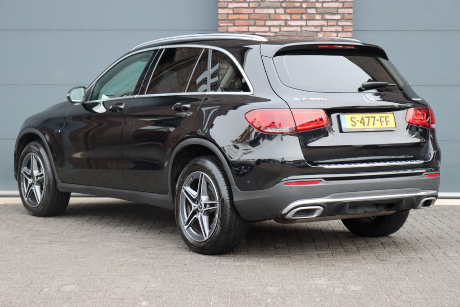 Mercedes-Benz GLC 300e 4MATIC Premium Plus | Distronic+ | Panoramadak | Memory | Leder | Trekhaak | Camera | Sfeerverlichting | Augmented Reality | Stoelverwarming |