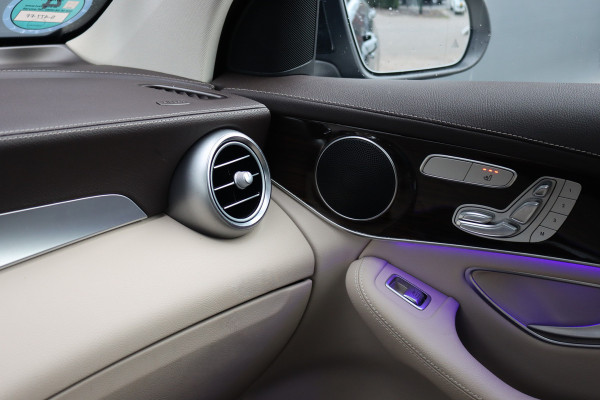 Mercedes-Benz GLC 300e 4MATIC Premium Plus | Distronic+ | Panoramadak | Memory | Leder | Trekhaak | Camera | Sfeerverlichting | Augmented Reality | Stoelverwarming |