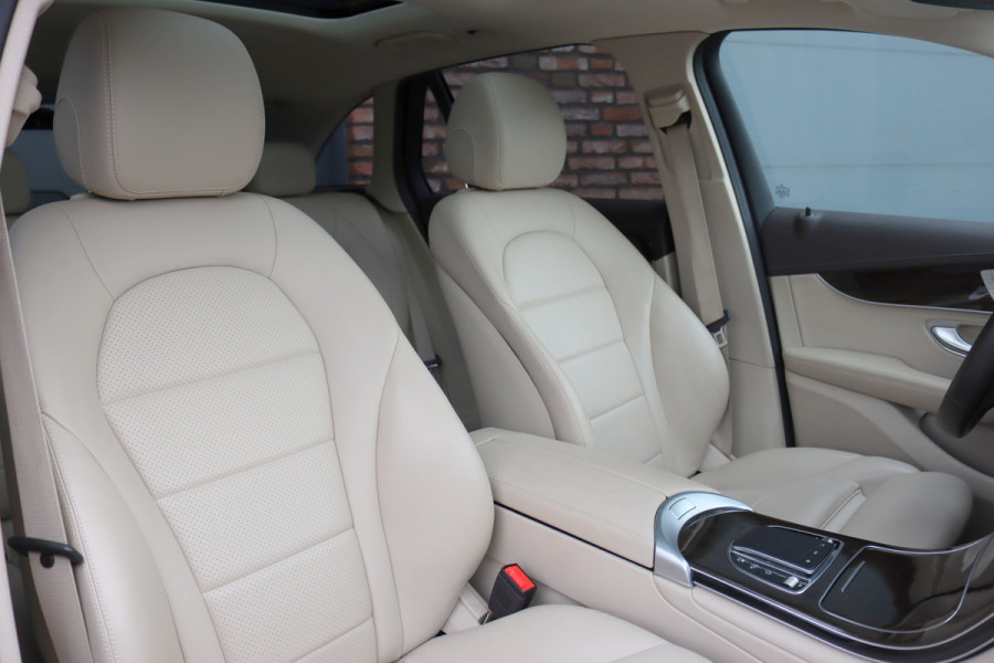 Mercedes-Benz GLC 300e 4MATIC Premium Plus | Distronic+ | Panoramadak | Memory | Leder | Trekhaak | Camera | Sfeerverlichting | Augmented Reality | Stoelverwarming |