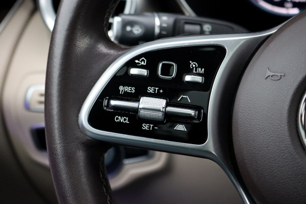 Mercedes-Benz GLC 300e 4MATIC Premium Plus | Distronic+ | Panoramadak | Memory | Leder | Trekhaak | Camera | Sfeerverlichting | Augmented Reality | Stoelverwarming |