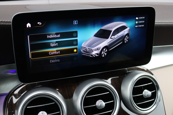 Mercedes-Benz GLC 300e 4MATIC Premium Plus | Distronic+ | Panoramadak | Memory | Leder | Trekhaak | Camera | Sfeerverlichting | Augmented Reality | Stoelverwarming |