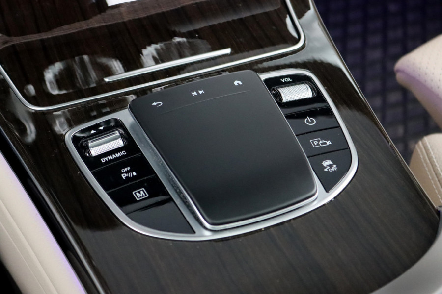 Mercedes-Benz GLC 300e 4MATIC Premium Plus | Distronic+ | Panoramadak | Memory | Leder | Trekhaak | Camera | Sfeerverlichting | Augmented Reality | Stoelverwarming |