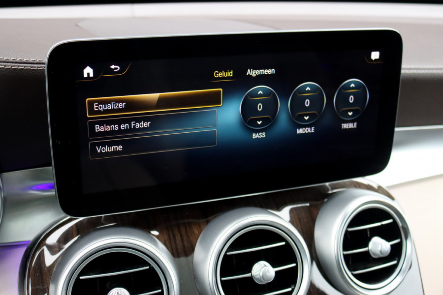 Mercedes-Benz GLC 300e 4MATIC Premium Plus | Distronic+ | Panoramadak | Memory | Leder | Trekhaak | Camera | Sfeerverlichting | Augmented Reality | Stoelverwarming |