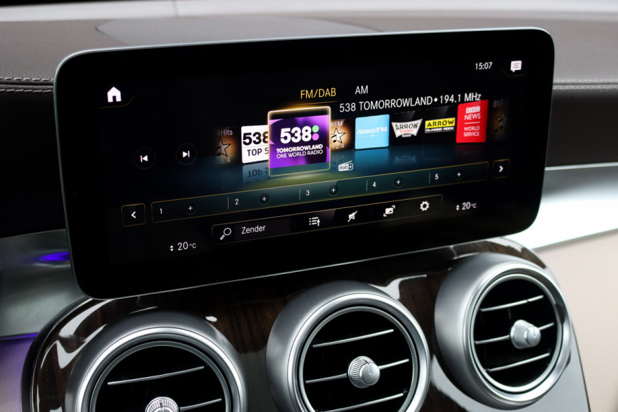 Mercedes-Benz GLC 300e 4MATIC Premium Plus | Distronic+ | Panoramadak | Memory | Leder | Trekhaak | Camera | Sfeerverlichting | Augmented Reality | Stoelverwarming |