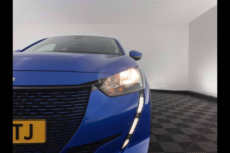 Peugeot e-208 EV Allure 50 kWh {SOH-91%} Aut *FULL-LED | DIGI-COCKPIT | BLINDSPOT | CAMERA | NAVI-FULLMAP | LANE-ASSIST | KEYLESS | DAB | CCS-FASTLOADER | TOP-VIEW | AMBIENT-LIGHT | PRIVACY-GLASS | 17"ALU*