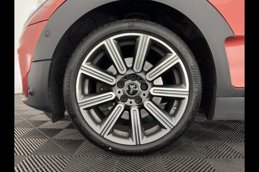 MINI Clubman 2.0 Cooper S ALL4 Premier Plus JCW (INCL-BTW) Aut * PANO | LEATHER | FULL-LED | HEATED-SPORTSEATS | DIGI-COCKPIT | AMBIENT-LIGHT | PRIVACY-GLASS | HEAD-UP | PDC | CAMERA | DAB  | KEYLESS | TOWBAR | 18"ALU*