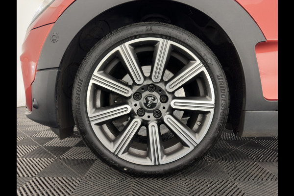 MINI Clubman 2.0 Cooper S ALL4 Premier Plus JCW (INCL-BTW) Aut * PANO | LEATHER | FULL-LED | HEATED-SPORTSEATS | DIGI-COCKPIT | AMBIENT-LIGHT | PRIVACY-GLASS | HEAD-UP | PDC | CAMERA | DAB  | KEYLESS | TOWBAR | 18"ALU*