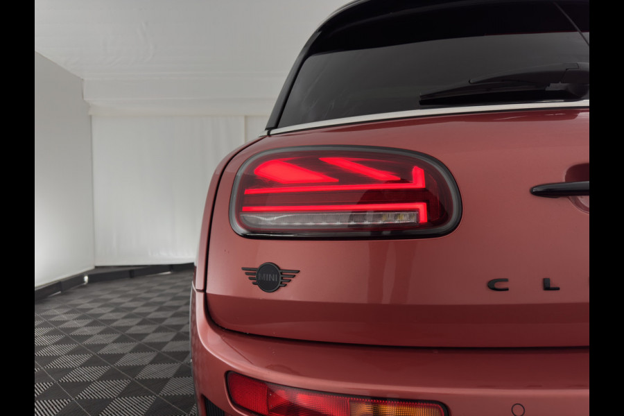 MINI Clubman 2.0 Cooper S ALL4 Premier Plus JCW (INCL-BTW) Aut * PANO | LEATHER | FULL-LED | HEATED-SPORTSEATS | DIGI-COCKPIT | AMBIENT-LIGHT | PRIVACY-GLASS | HEAD-UP | PDC | CAMERA | DAB  | KEYLESS | TOWBAR | 18"ALU*