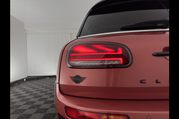 MINI Clubman 2.0 Cooper S ALL4 Premier Plus JCW (INCL-BTW) Aut * PANO | LEATHER | FULL-LED | HEATED-SPORTSEATS | DIGI-COCKPIT | AMBIENT-LIGHT | PRIVACY-GLASS | HEAD-UP | PDC | CAMERA | DAB  | KEYLESS | TOWBAR | 18"ALU*