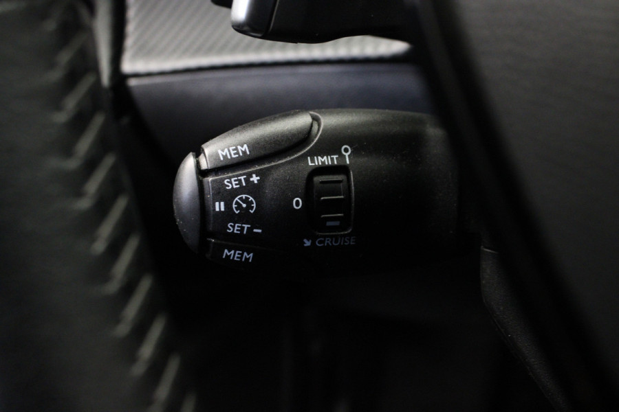 Peugeot 2008 1.2 PureTech Allure |Navi|Camera|