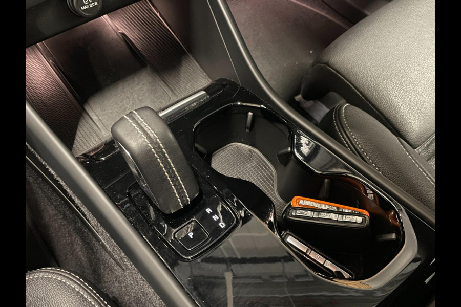 Volvo XC40 Recharge P8 AWD R-Design|TREKH.|LEDER|ELEK. KLEP|ACC|CARPLAY|CAMERA|CLIMATE+CRUISE CONTROL|NL-AUTO|NAP|INCL.BTW|1e EIG|