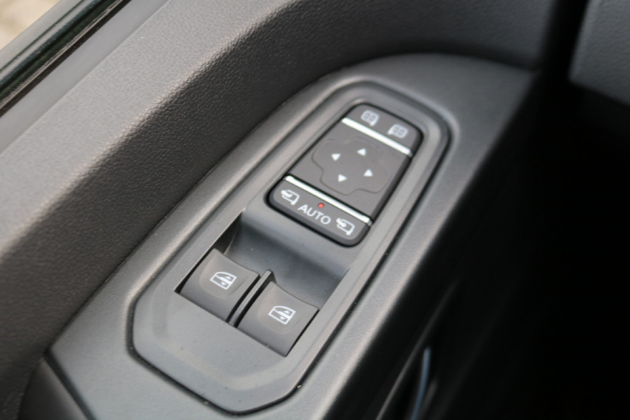 Renault Trafic 2.0 dCi 150pk L2 H1 DC Luxe Black Edition