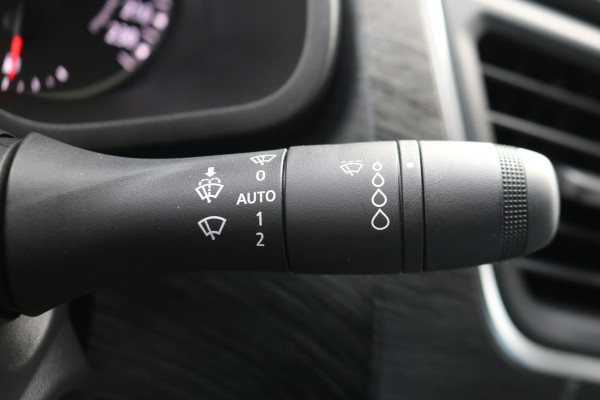 Renault Trafic 2.0 dCi 150pk L2 H1 DC Luxe Black Edition