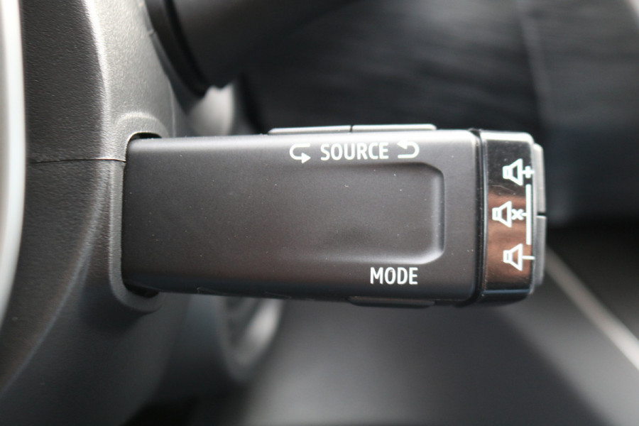 Renault Trafic 2.0 dCi 150pk L2 H1 DC Luxe Black Edition