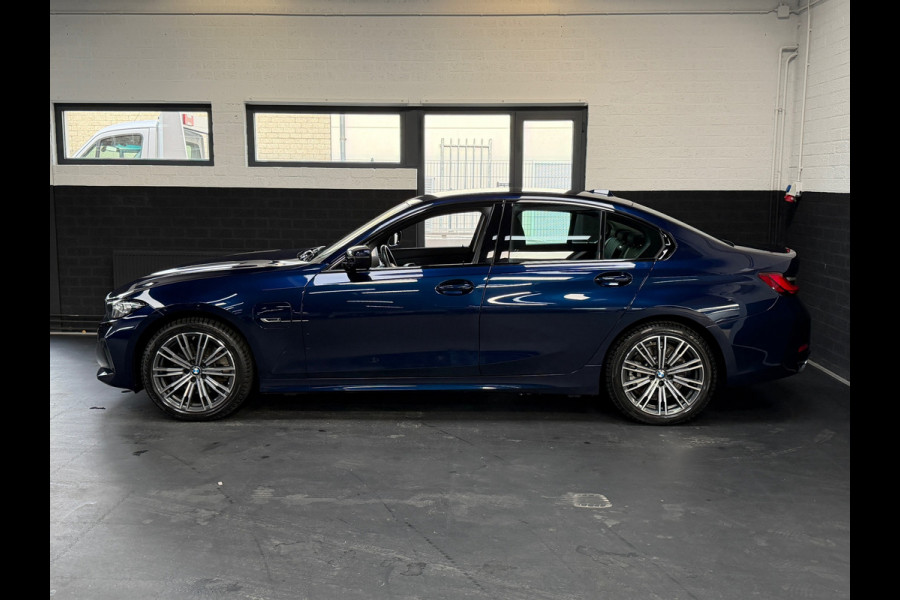 BMW 3-serie 320e LCI |Facelift | Widescreen | 2 sets velgen | Plug-in | NL Auto | NAP