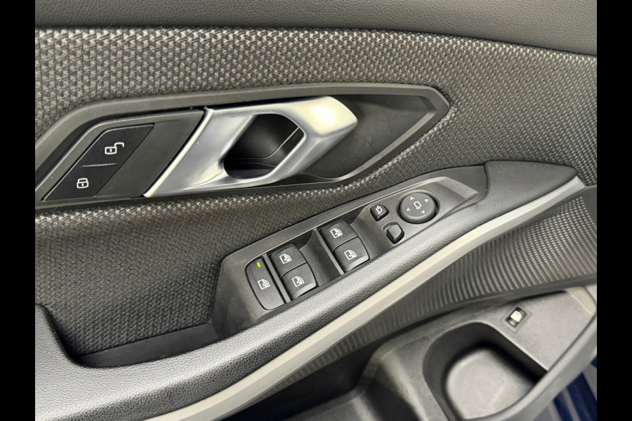 BMW 3-serie 320e LCI |Facelift | Widescreen | 2 sets velgen | Plug-in | NL Auto | NAP