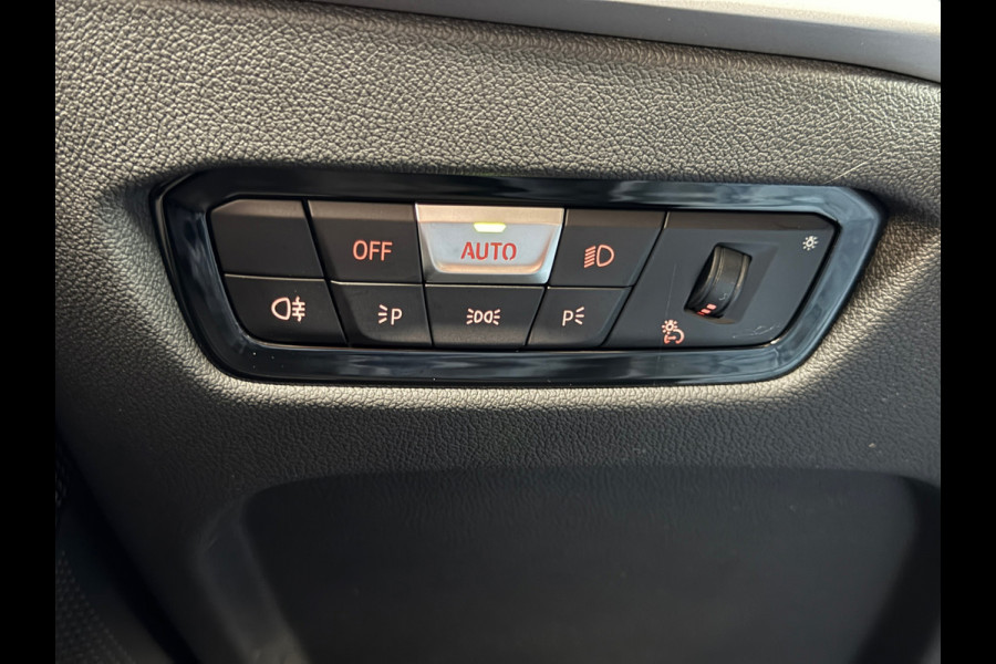 BMW 3-serie 320e LCI |Facelift | Widescreen | 2 sets velgen | Plug-in | NL Auto | NAP