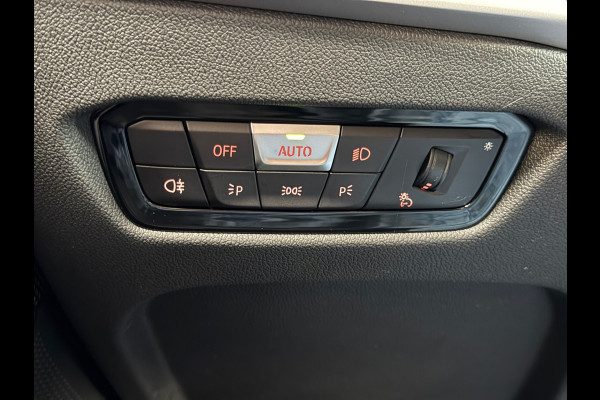 BMW 3-serie 320e LCI |Facelift | Widescreen | 2 sets velgen | Plug-in | NL Auto | NAP