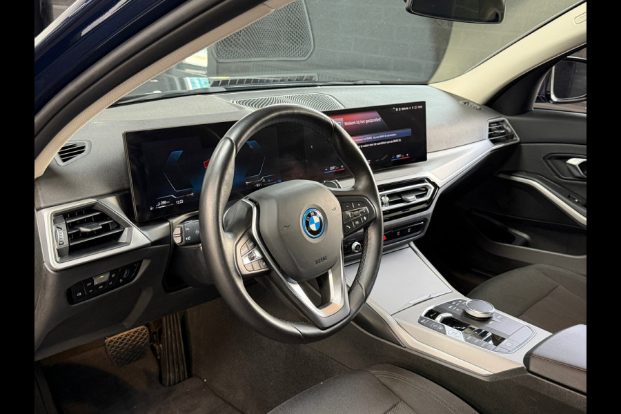 BMW 3-serie 320e LCI |Facelift | Widescreen | 2 sets velgen | Plug-in | NL Auto | NAP