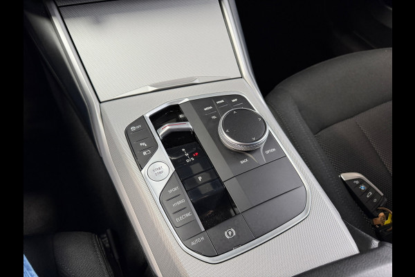 BMW 3-serie 320e LCI |Facelift | Widescreen | 2 sets velgen | Plug-in | NL Auto | NAP