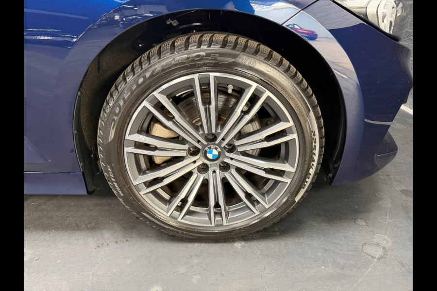 BMW 3-serie 320e LCI |Facelift | Widescreen | 2 sets velgen | Plug-in | NL Auto | NAP