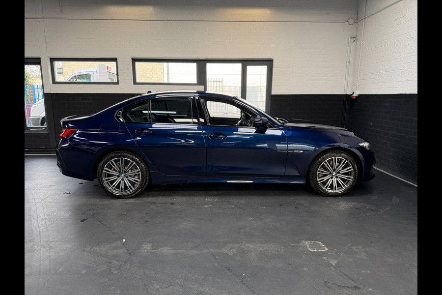 BMW 3-serie 320e LCI |Facelift | Widescreen | 2 sets velgen | Plug-in | NL Auto | NAP