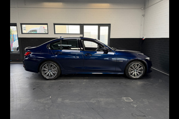 BMW 3-serie 320e LCI |Facelift | Widescreen | 2 sets velgen | Plug-in | NL Auto | NAP