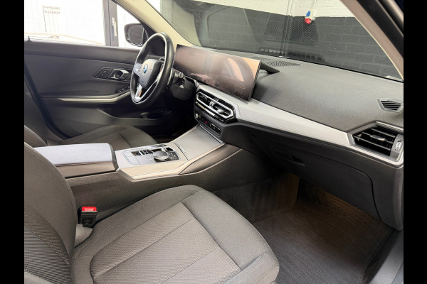 BMW 3-serie 320e LCI |Facelift | Widescreen | 2 sets velgen | Plug-in | NL Auto | NAP