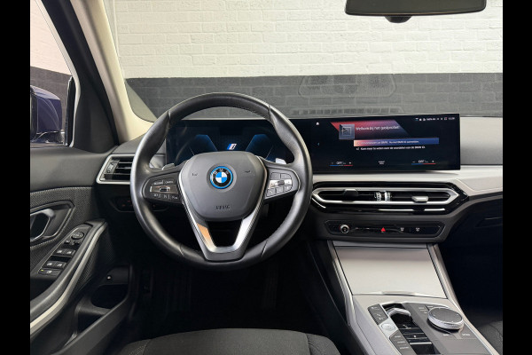 BMW 3-serie 320e LCI |Facelift | Widescreen | 2 sets velgen | Plug-in | NL Auto | NAP