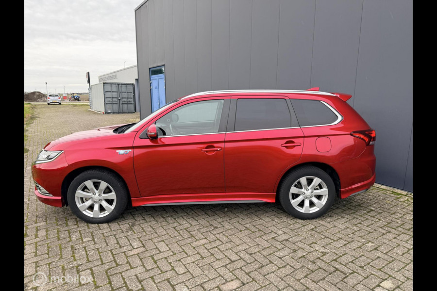 Mitsubishi Outlander 2.4 PHEV Instyle trekhaak side skirts